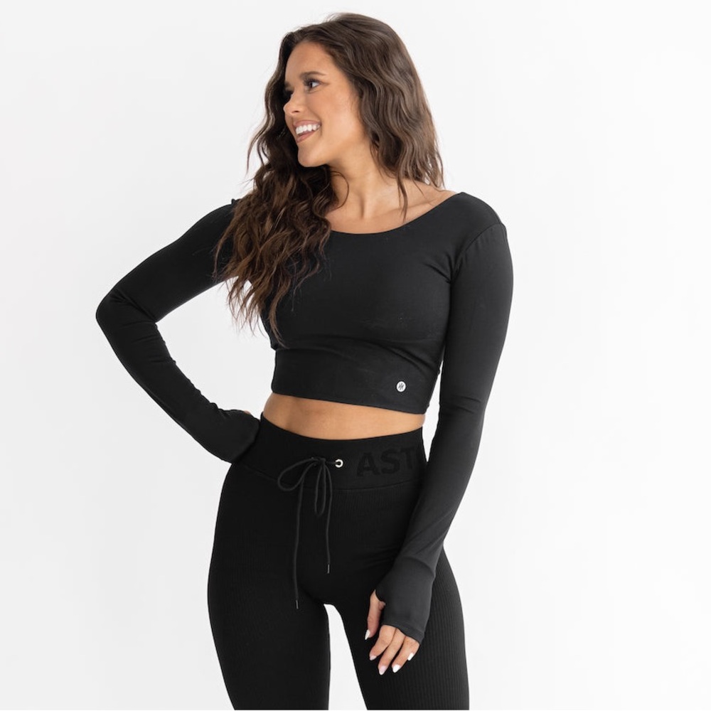 Black Astoria LIVE LUXE Crossed Sleeve Crop in Large.